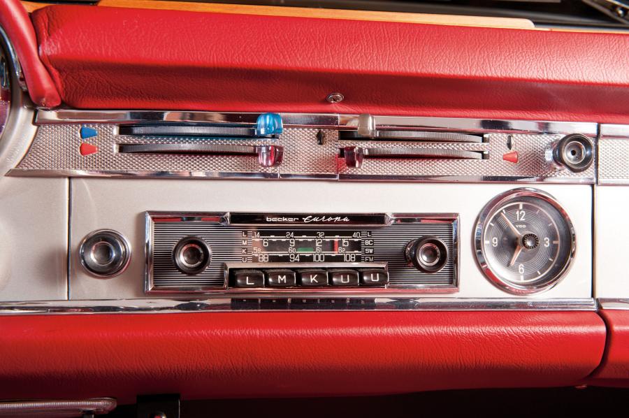  Mercedes-Benz 230 SL 1964 года  (фото 5 из 12)